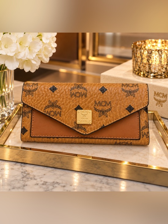 The Unbranded Brand Handbags - Black & Gold Wallet